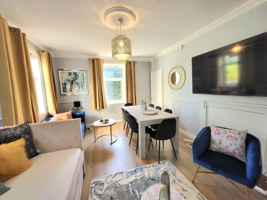 4 Bedrooms Apartment By Sensational Stay Short Lets & Serviced Accommodation EDI Buitenkant foto