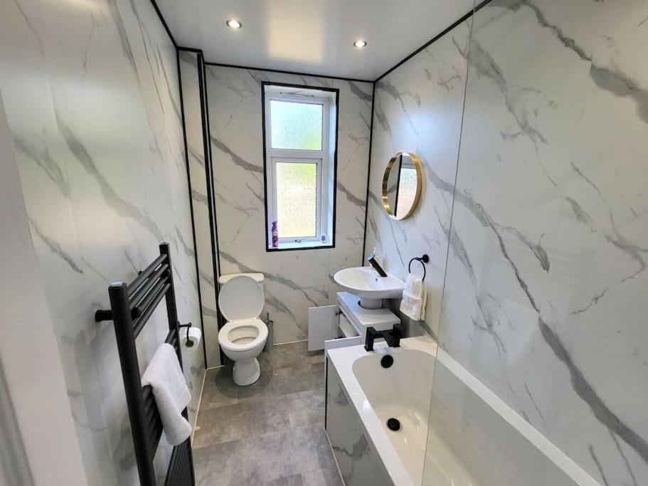 4 Bedrooms Apartment By Sensational Stay Short Lets & Serviced Accommodation EDI Buitenkant foto